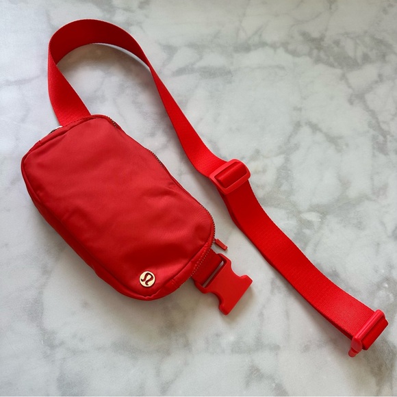 Lululemon Red Everywhere Belt Bag 1L NWOT - Picture 3 of 6